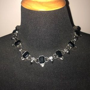 Blk and silver stmt necklace